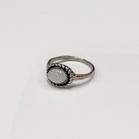Bohemian Vintage Like Ivory Faux Stone Silver plated Ring Size 6.5 - Picture 3 of 4